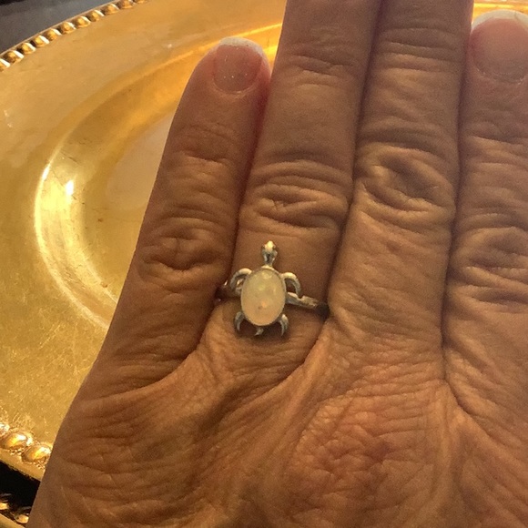 Turtle ring silver tone opal look stone size 6.5 band is a little worn - Picture 3 of 9